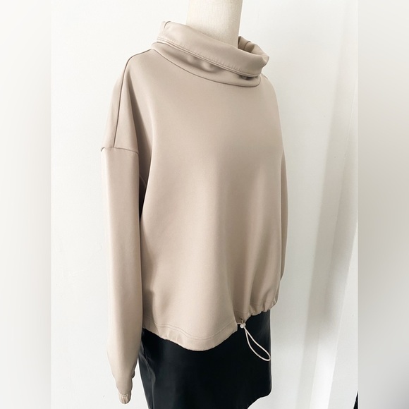 Joe Fresh Activewear Women’s Cowl Neck Top with Adjustable Hem- Size M - Picture 4 of 8